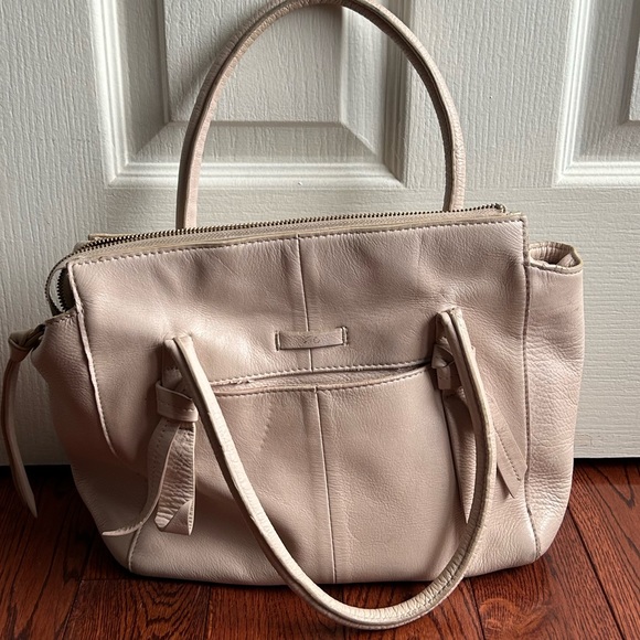 GUC Foley + Corinna satchel - Picture 1 of 9